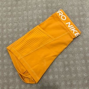 Nike Pro Shorts
Women's 3" High-
Waisted Training Shorts with Pockets